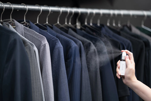 洗えないコートを守る最新対策ガイド～コートの消臭は「匂う前」が正解～